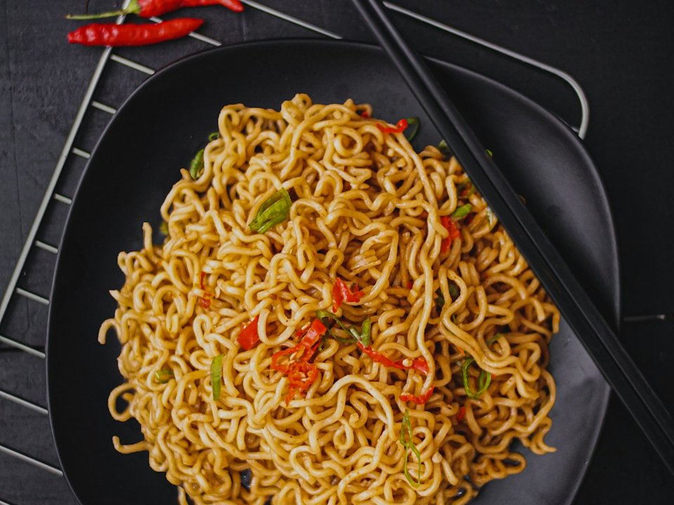 Maggi noodles with chilli and spring onion