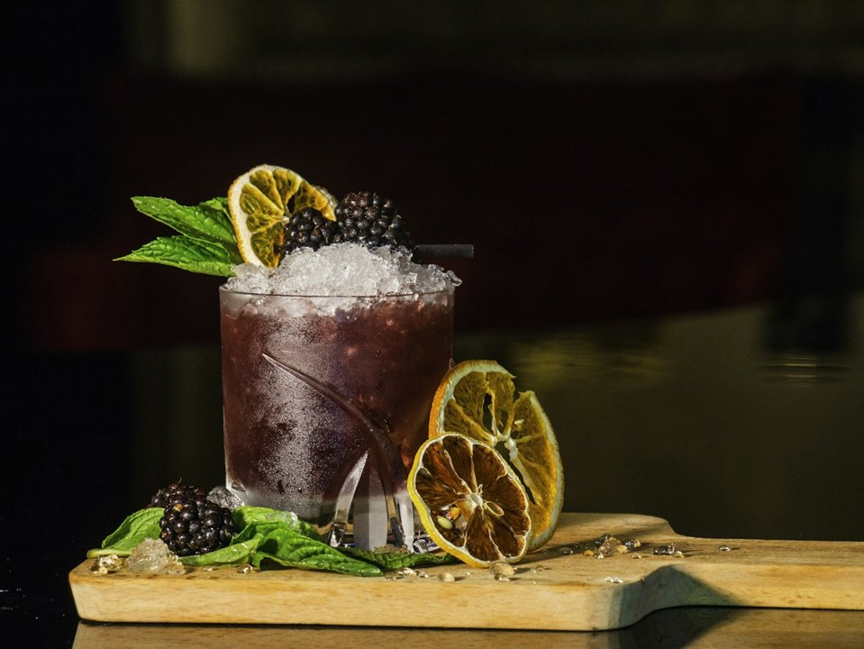 Fresh fruit mocktail with crushed ice